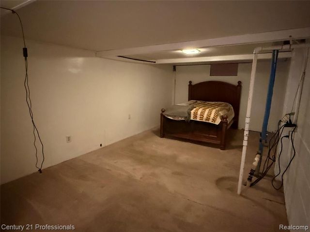 1403 E Maxlow Avenue, Hazel Park, MI 48030