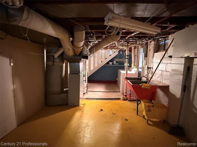 1403 E Maxlow Avenue, Hazel Park, MI 48030