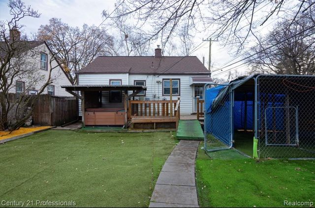 1403 E Maxlow Avenue, Hazel Park, MI 48030