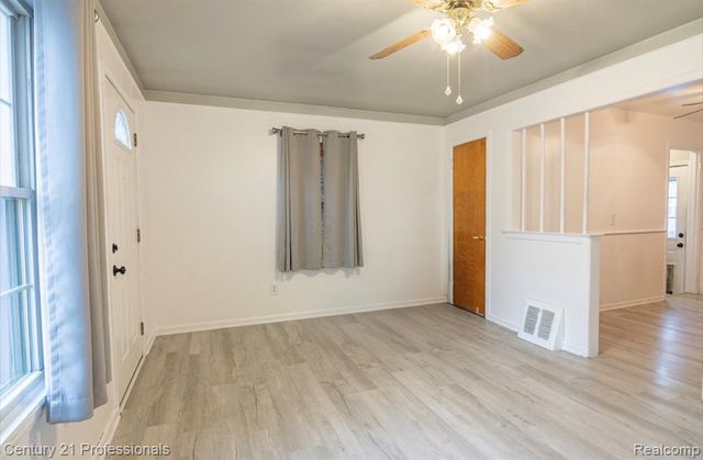 1403 E Maxlow Avenue, Hazel Park, MI 48030