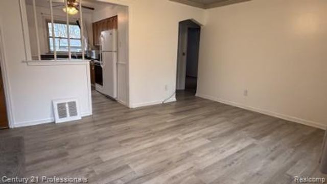 1403 E Maxlow Avenue, Hazel Park, MI 48030