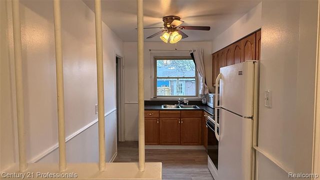 1403 E Maxlow Avenue, Hazel Park, MI 48030