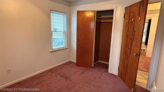 1403 E Maxlow Avenue, Hazel Park, MI 48030