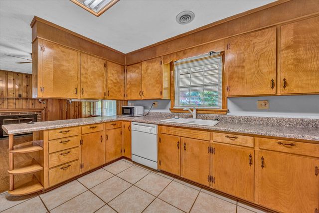 1624 Angus RD, Roanoke, VA 24017