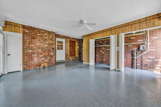 1624 Angus RD, Roanoke, VA 24017