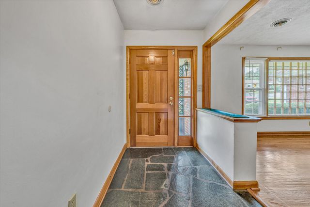 1624 Angus RD, Roanoke, VA 24017