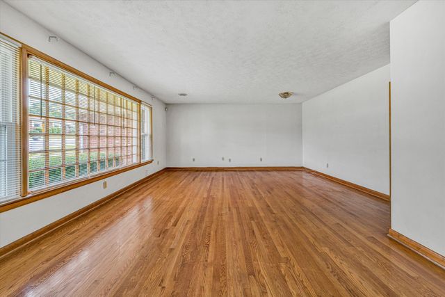 1624 Angus RD, Roanoke, VA 24017