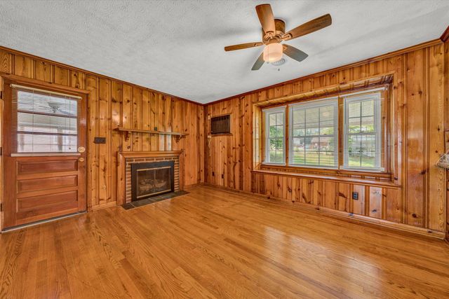 1624 Angus RD, Roanoke, VA 24017