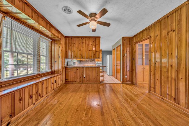 1624 Angus RD, Roanoke, VA 24017