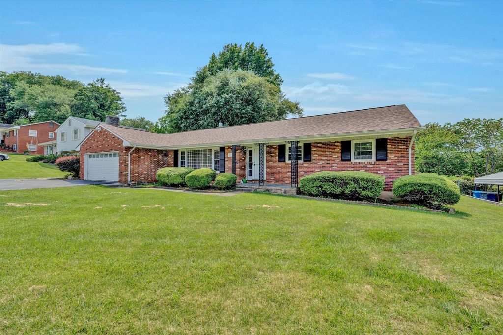 1624 Angus RD, Roanoke, VA 24017