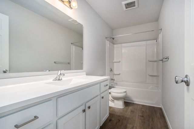 558 Mckinley Court, Three Rivers, MI 49093