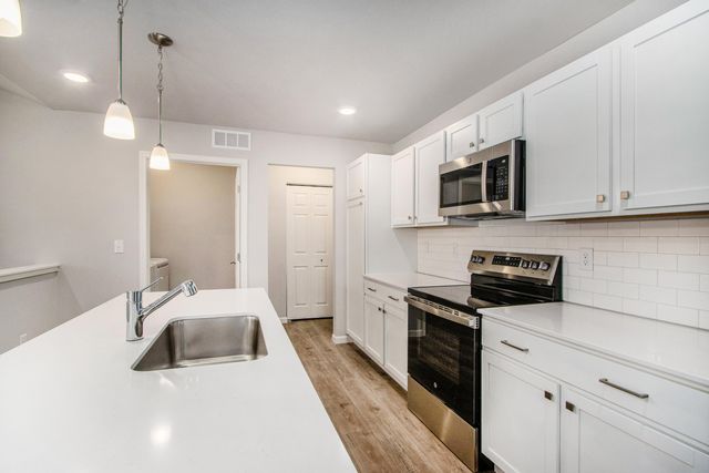 558 Mckinley Court, Three Rivers, MI 49093