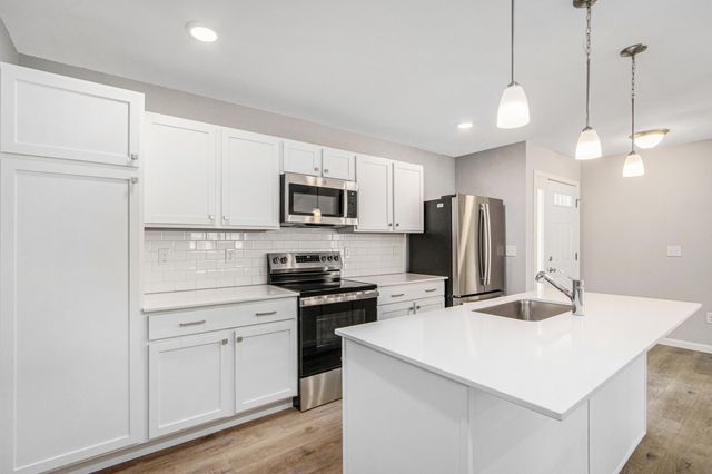 558 Mckinley Court, Three Rivers, MI 49093