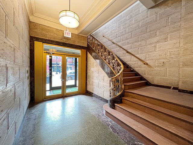 4015 N Milwaukee Avenue 214, Chicago, IL 60641