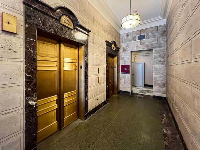 4015 N Milwaukee Avenue 214, Chicago, IL 60641