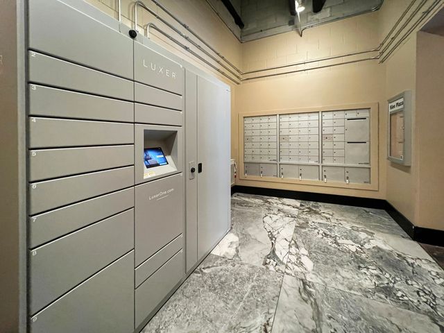 4015 N Milwaukee Avenue 214, Chicago, IL 60641