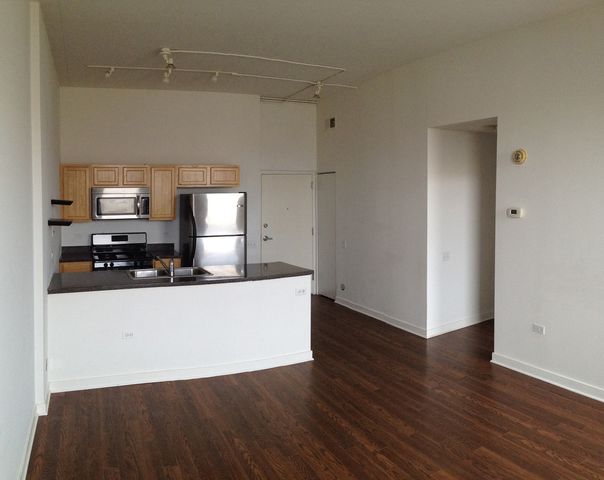 4015 N Milwaukee Avenue 214, Chicago, IL 60641