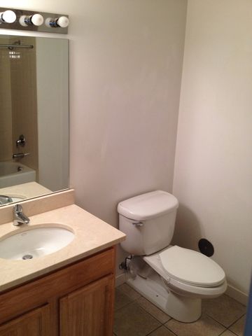 4015 N Milwaukee Avenue 214, Chicago, IL 60641