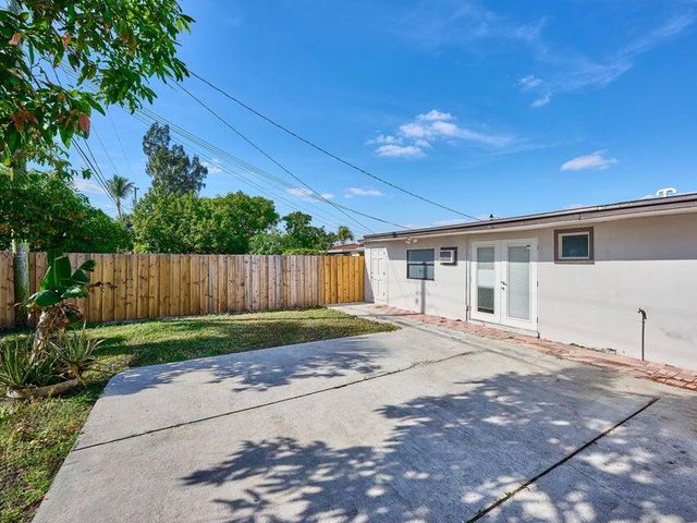 2112 Longwood Road, West Palm Beach, FL 33409