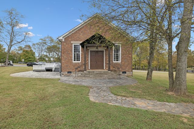 1415 Orchard Hill Ln, Arrington, TN 37014