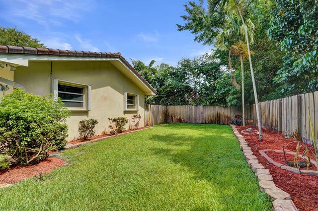 1040 SW 75th Avenue, Plantation, FL 33317