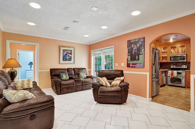 1040 SW 75th Avenue, Plantation, FL 33317