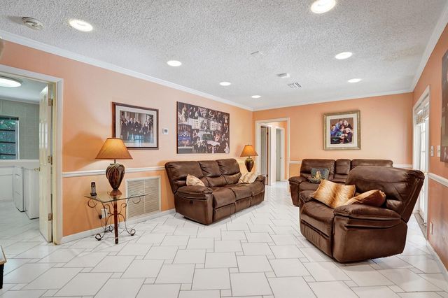 1040 SW 75th Avenue, Plantation, FL 33317