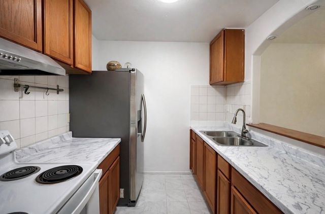 8200 Broadway Street 309N, Houston, TX 77061