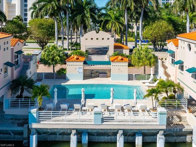 4500 Gulf Shore Blvd N Apt 311, Naples, FL 34103