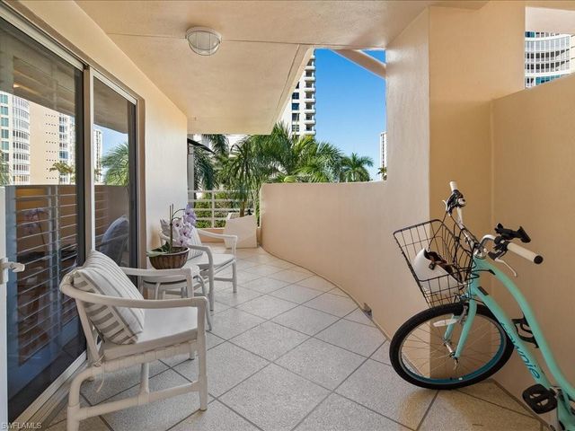 4500 Gulf Shore Blvd N Apt 311, Naples, FL 34103