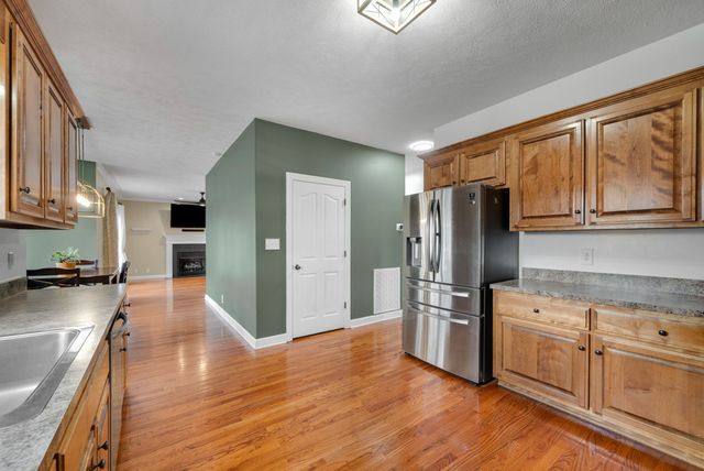 1026 Blue Jay Ln, Adams, TN 37010