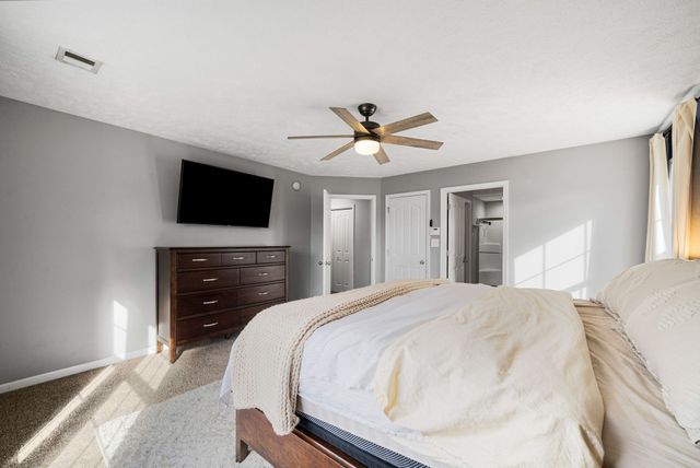 1026 Blue Jay Ln, Adams, TN 37010