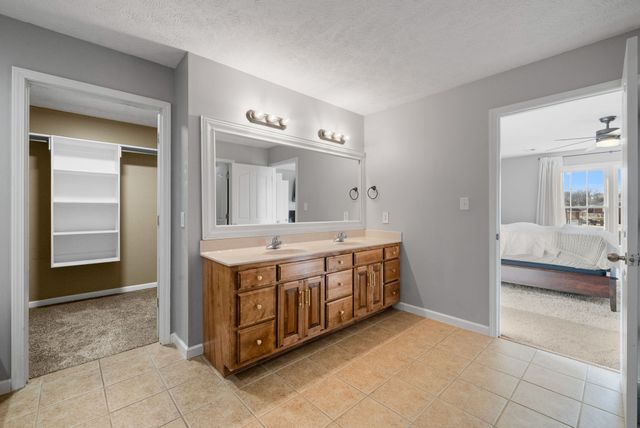 1026 Blue Jay Ln, Adams, TN 37010