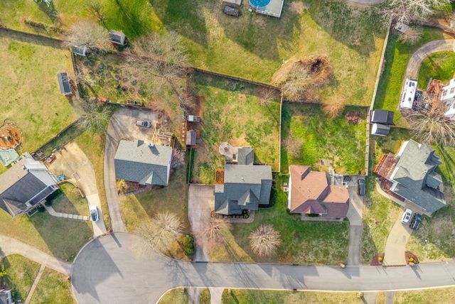 1026 Blue Jay Ln, Adams, TN 37010