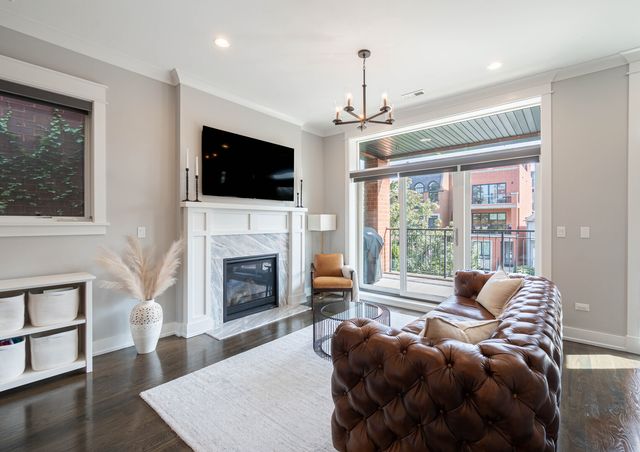 920 W WRIGHTWOOD Avenue 2, Chicago, IL 60614