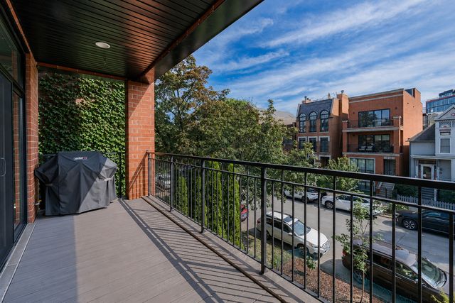 920 W WRIGHTWOOD Avenue 2, Chicago, IL 60614