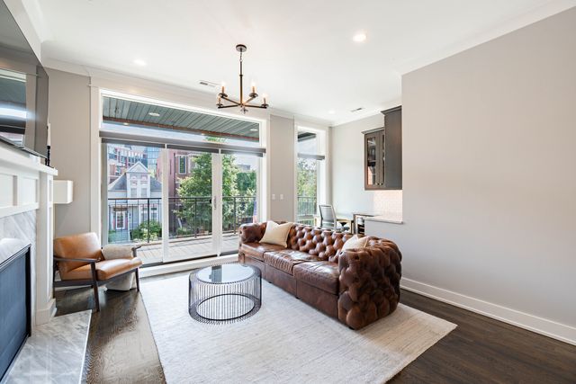 920 W WRIGHTWOOD Avenue 2, Chicago, IL 60614
