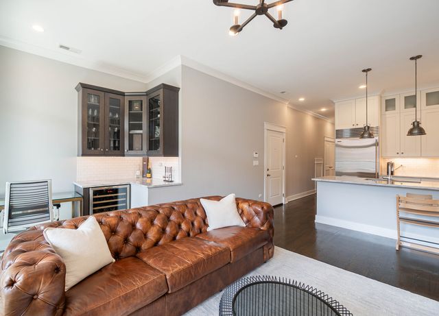 920 W WRIGHTWOOD Avenue 2, Chicago, IL 60614