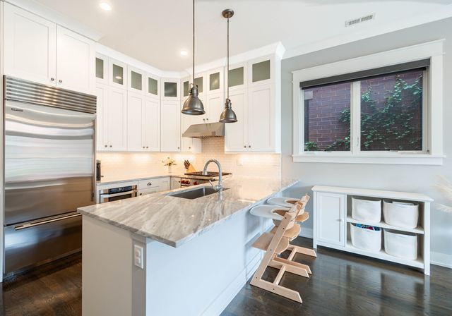 920 W WRIGHTWOOD Avenue 2, Chicago, IL 60614