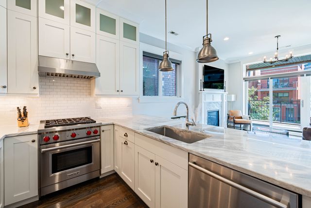 920 W WRIGHTWOOD Avenue 2, Chicago, IL 60614
