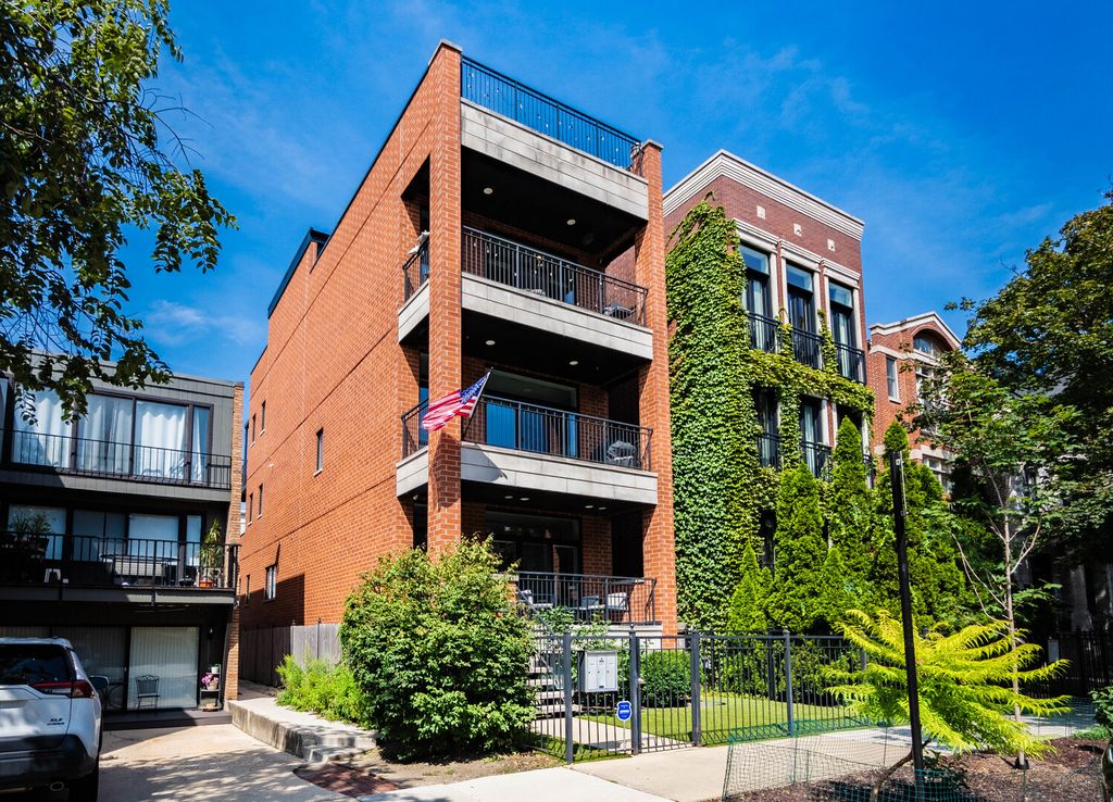 920 W WRIGHTWOOD Avenue 2, Chicago, IL 60614