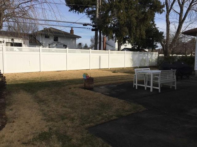 406 Plainview Road, Hicksville, NY 11801