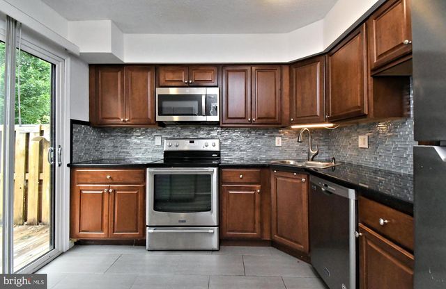 17 CENTENNIAL RD, Telford, PA 18969
