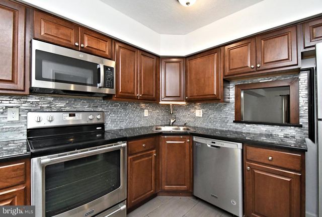 17 CENTENNIAL RD, Telford, PA 18969