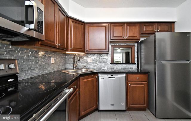 17 CENTENNIAL RD, Telford, PA 18969