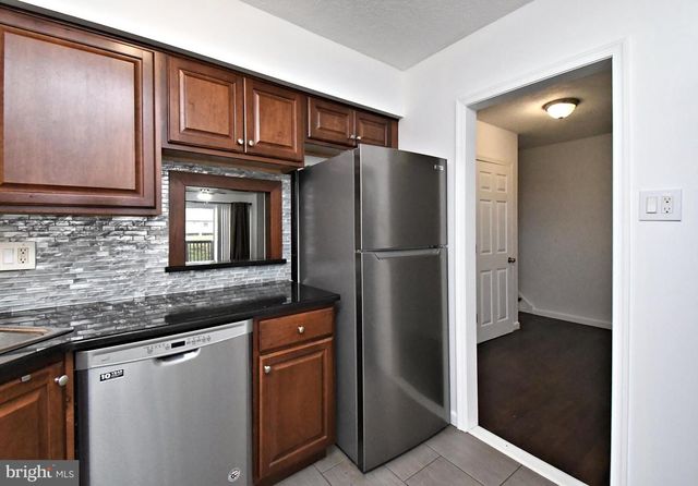 17 CENTENNIAL RD, Telford, PA 18969