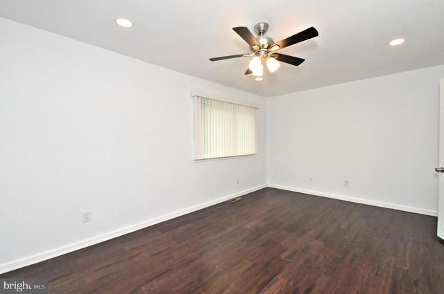 17 CENTENNIAL RD, Telford, PA 18969