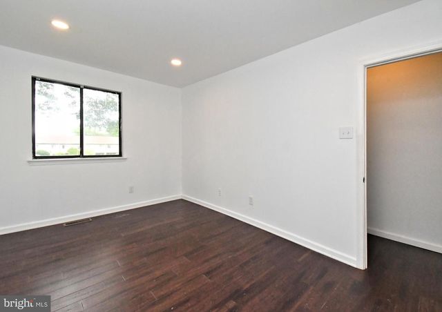 17 CENTENNIAL RD, Telford, PA 18969