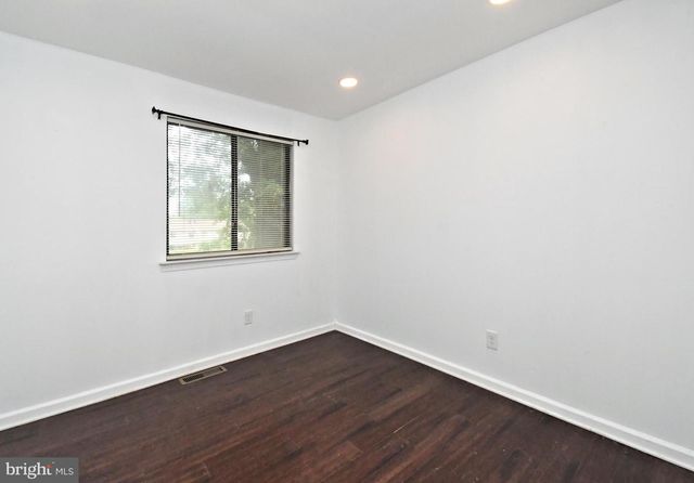 17 CENTENNIAL RD, Telford, PA 18969