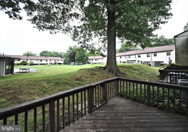 17 CENTENNIAL RD, Telford, PA 18969